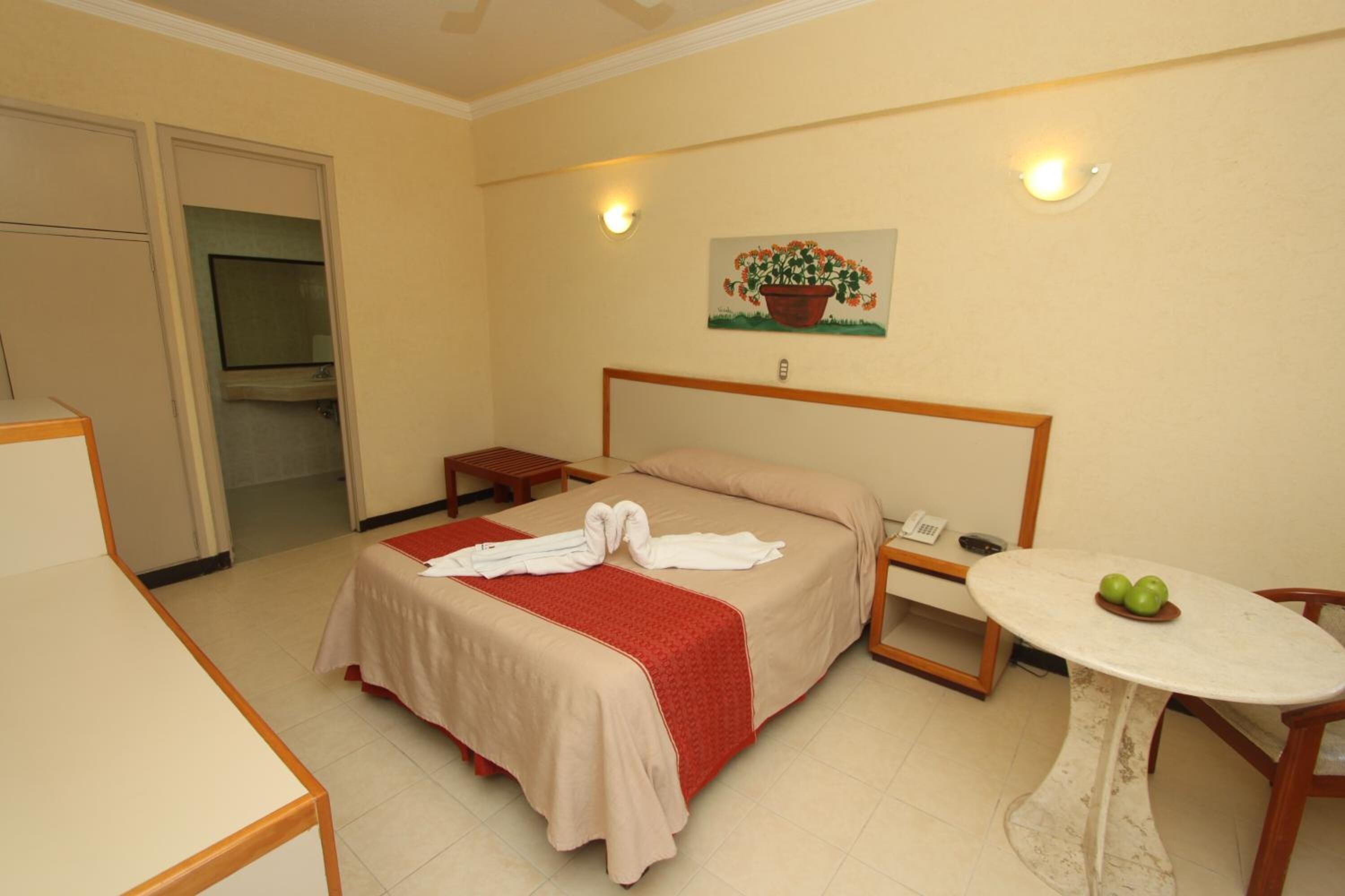 Desk, laptop workspace, iron/ironing board, free WiFi