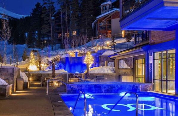 Indoor pool, outdoor pool - Christmas week in Breckenridge (Breckenridge)