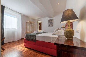 4 slaapkamers, een strijkplank/strijkijzer, wifi, beddengoed