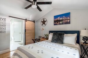 3 habitaciones, tabla de planchar con plancha y cuna de viaje 