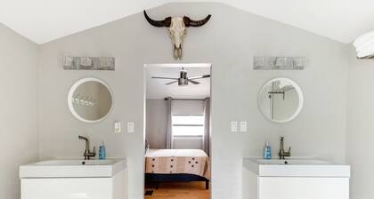 Lady Bird House ATX walk to Rainey, Cesar Chavez and 6 street