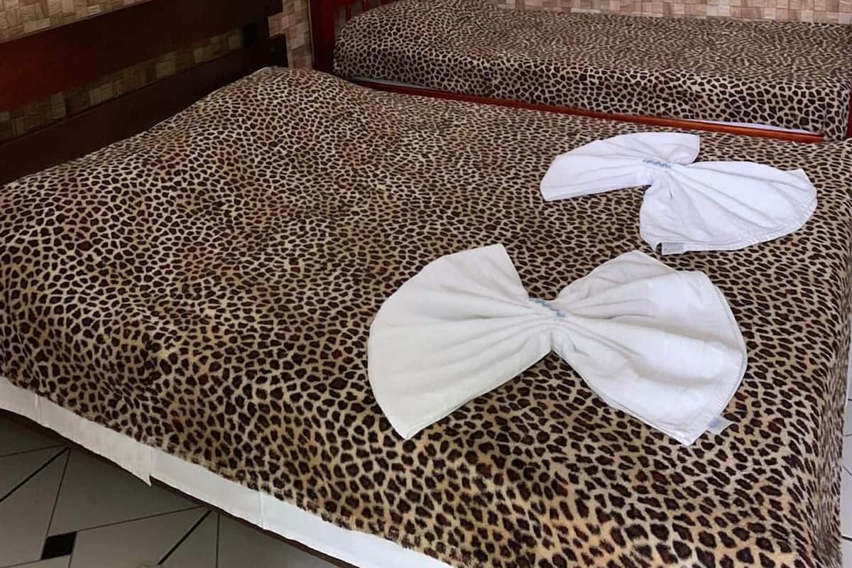 Minibar, tabla de planchar con plancha y wifi gratis 