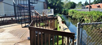 Ditch the Hotel & Enjoy The Brownstone Flat of Uniontown