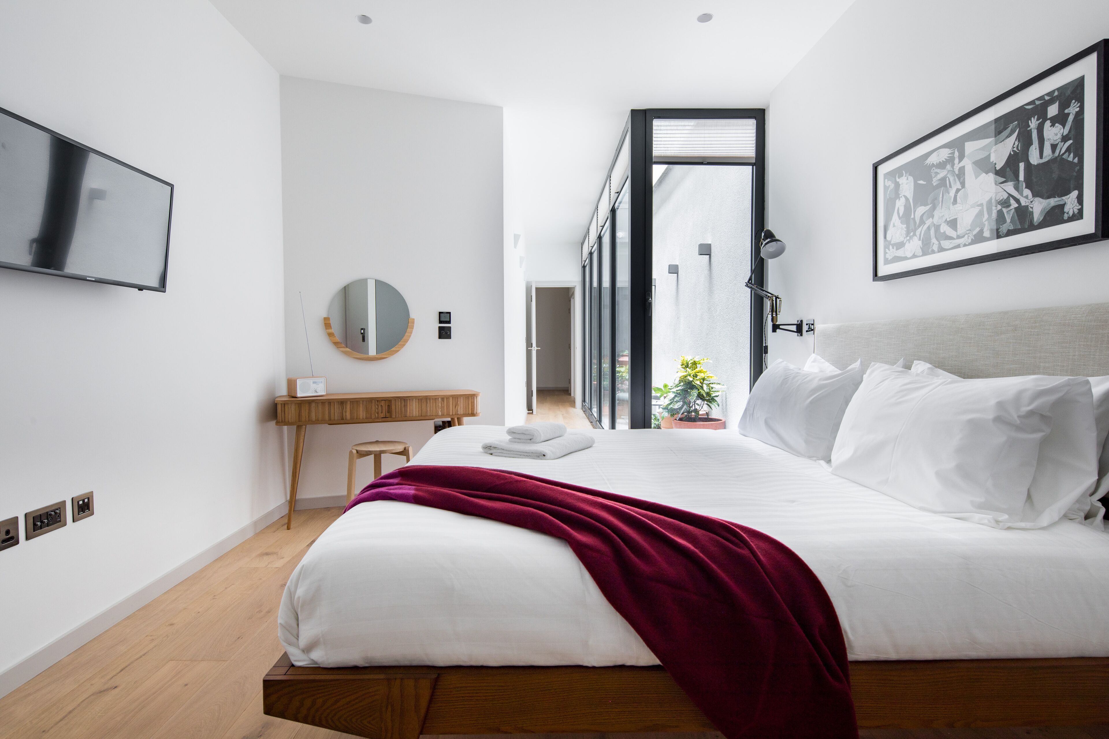 Suite de lujo, 3 habitaciones, Terraza | Ropa de cama de alta calidad y camas con efecto memoria 