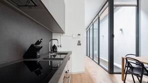Luksussuite, 3 soverom, terrasse | Eget kjøkken | Espressomaskin, kaffetrakter/tekoker, kjøleskap og mikrobølgeovn