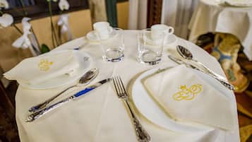 Daily continental breakfast (EUR 30 per person)