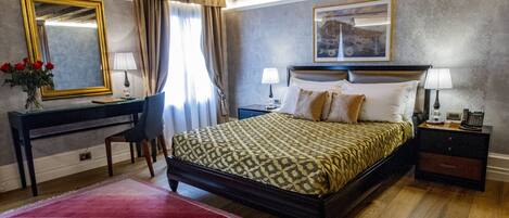 Chambre Double Deluxe, 1 très grand lit et 1 canapé-lit, vue canal (San Salvador) | Literie de qualité supérieure, couette en duvet d'oie, surmatelas