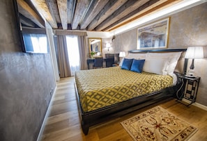 Chambre Standard double, vue sur le canal (San Salvador) | Literie de qualité, couette en duvet, lit avec matelas à plateau-coussin