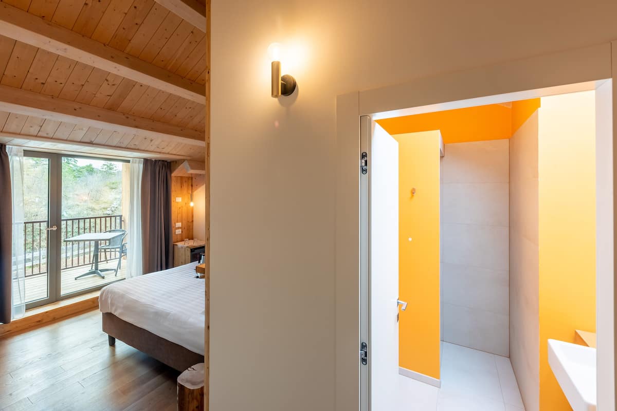 Double Room (Charming) | 1 bedroom, minibar, individually decorated, individually furnished
