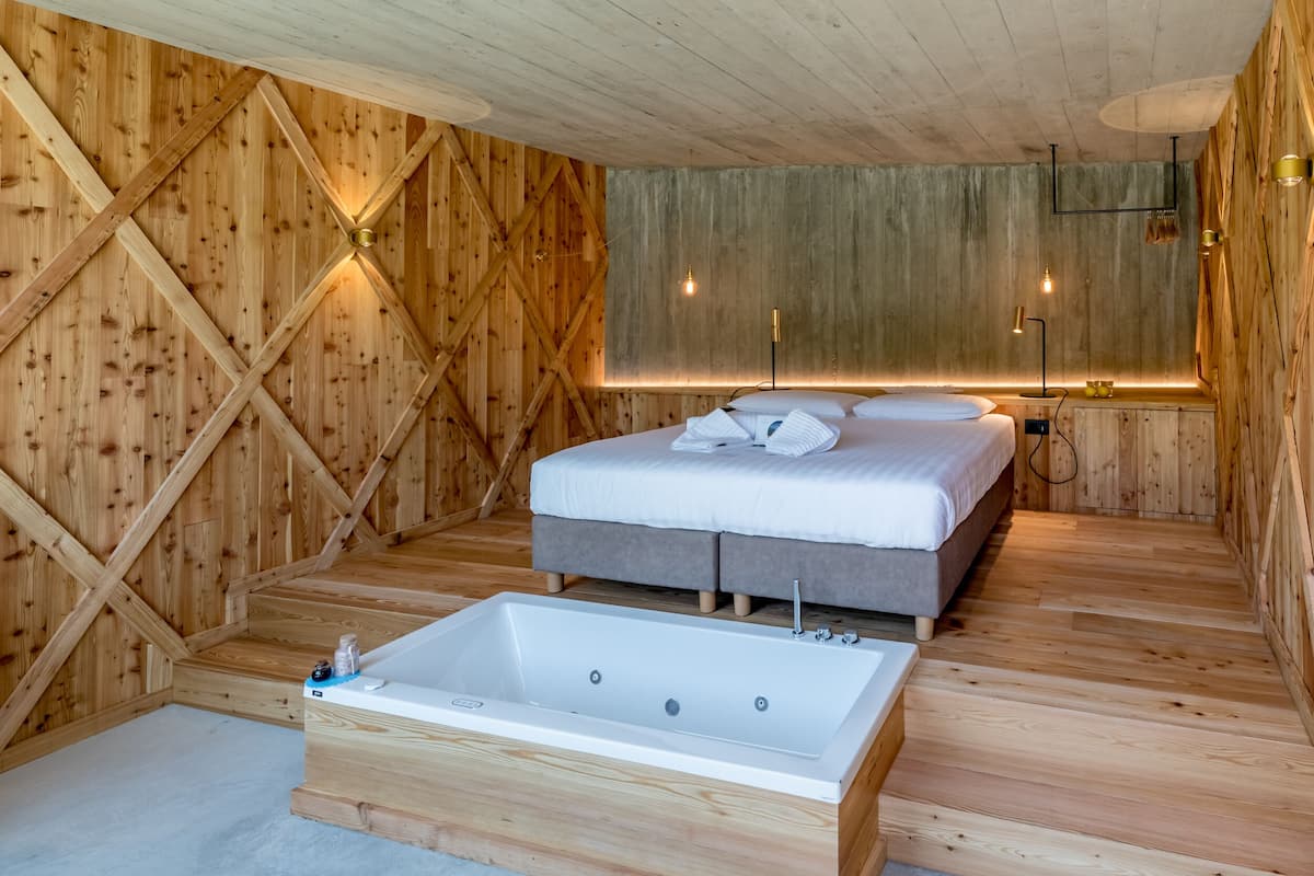 Junior Studio Suite (Sweet Dream) | Minibar, blackout drapes, WiFi (free), individually decorated