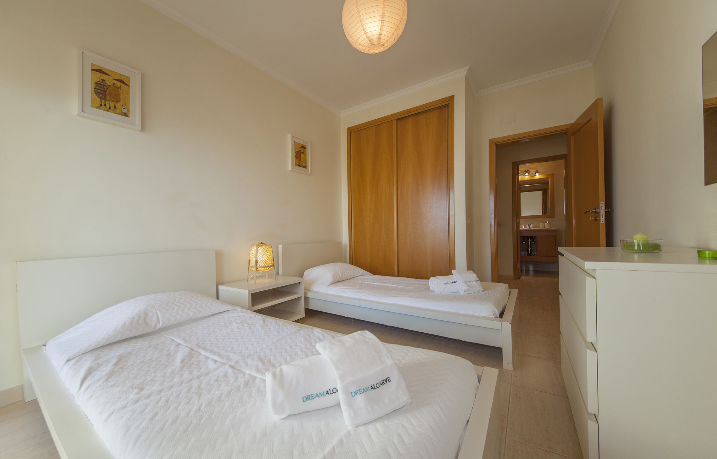 Appartement, 2 chambres, balcon | 2 chambres, lits bébé (en supplément), Wi-Fi gratuit, draps fournis