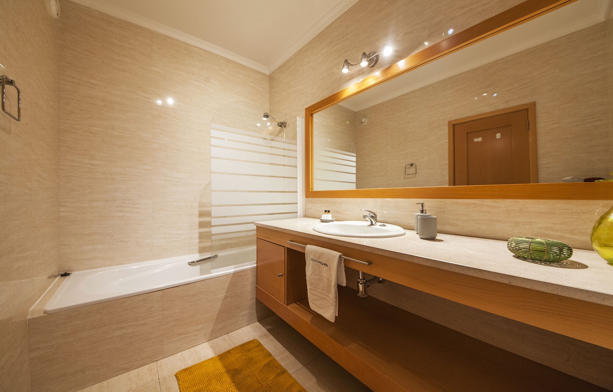 Apartment, 2 Bedrooms, Balcony | Bathroom | Combined shower/tub, free toiletries, bidet, towels