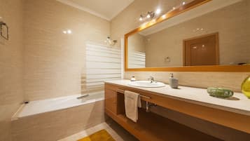Apartment, 2 Bedrooms, Balcony | Bathroom | Combined shower/tub, free toiletries, bidet, towels