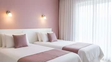 Caja de seguridad en la habitación y escritorio