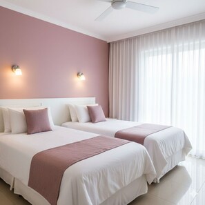 Business Quadruple Room | In-room safe, desk, iron/ironing board, free WiFi - Hotel Santa Rosa (Oaxaca)