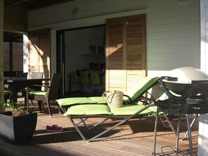 Outdoor dining - A 2 steps from the GR34, a charming villa for resting! near the beach ! (Ploumoguer)