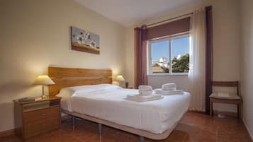 Apartment, 2 Schlafzimmer, Balkon | 2 Schlafzimmer, Babybetten, kostenloses WLAN, Bettwäsche