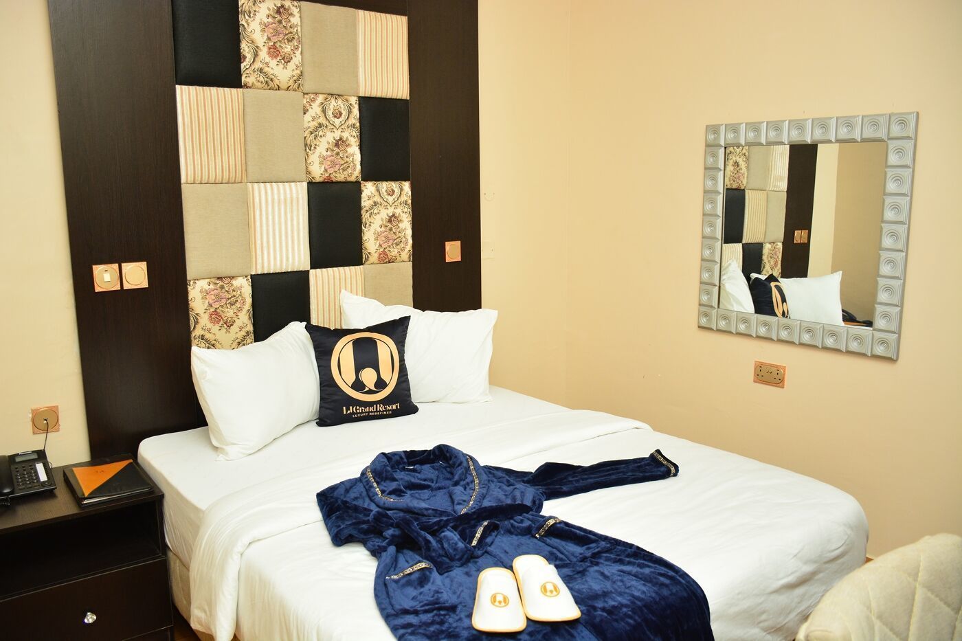 Desk, laptop workspace, free WiFi, bed sheets