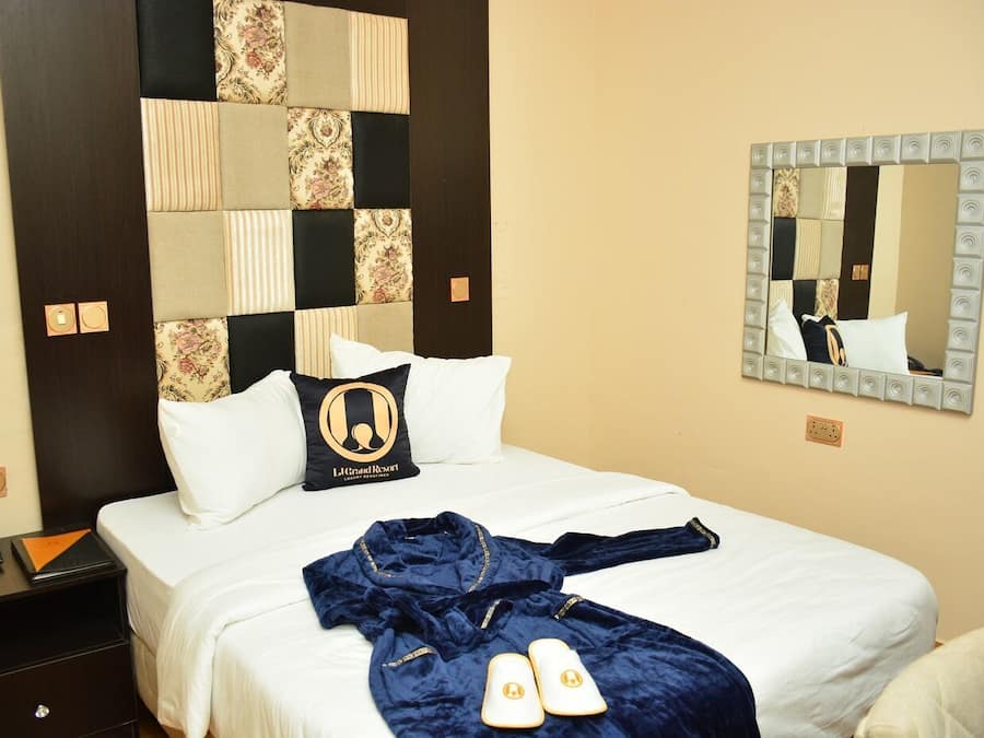 Desk, laptop workspace, free WiFi, bed sheets