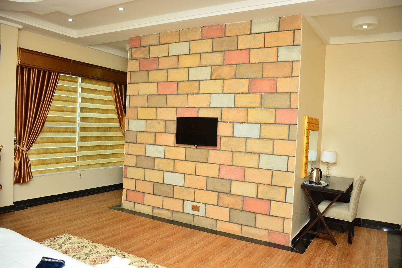 Desk, laptop workspace, free WiFi, bed sheets