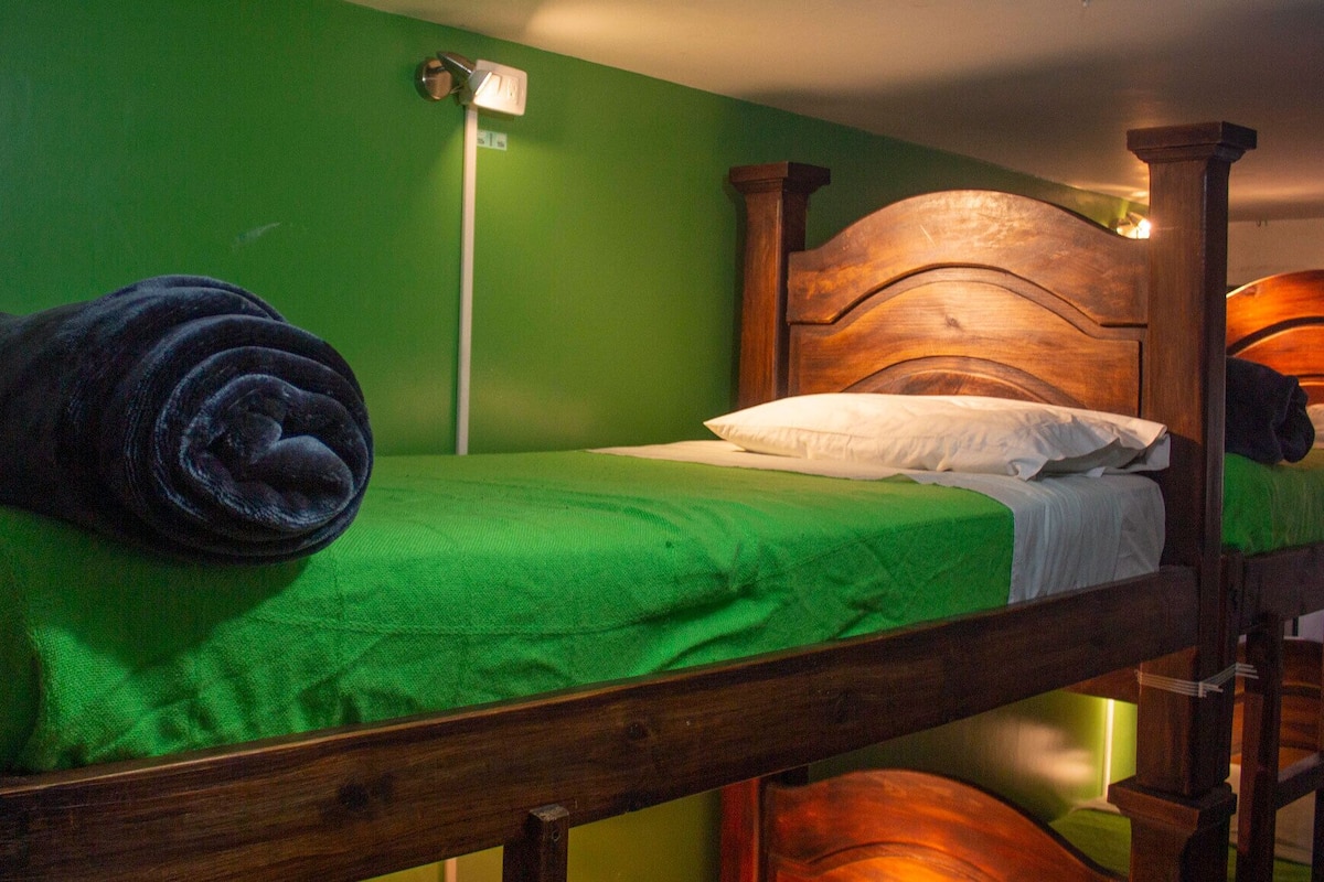 Dormitorio Compartido Antioquia | Blackout drapes, WiFi (free), bed sheets