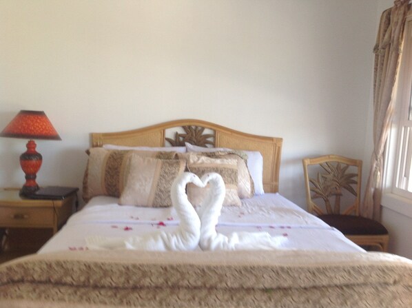 Iron/ironing board, free WiFi, bed sheets