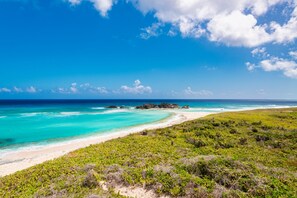 Beach nearby, sun-loungers, beach towels