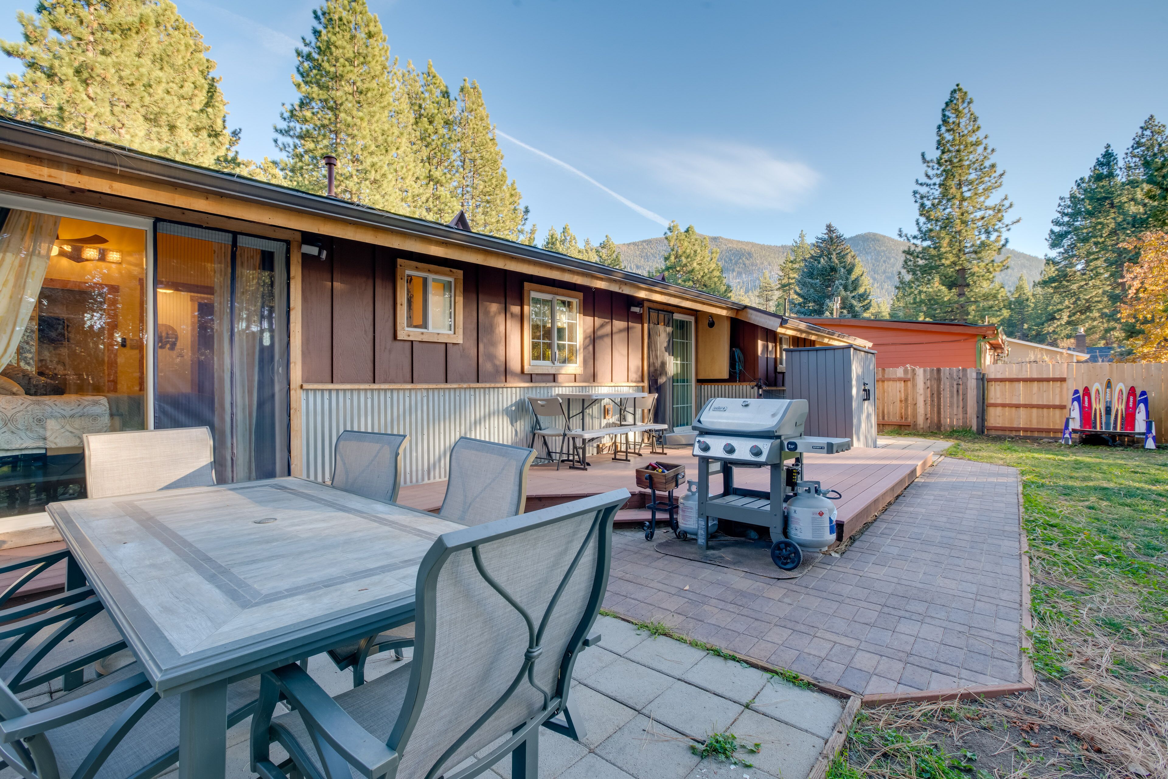 Stateline Home ~ 2 Mi to Tahoe Beaches