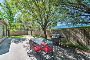 Outdoor dining - Ruidoso Home ~2 Mi to Links at Sierra Blanca! (Ruidoso)