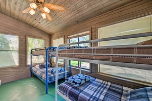3 bedrooms, internet, bed sheets