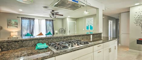 Fridge, microwave, stovetop, dishwasher