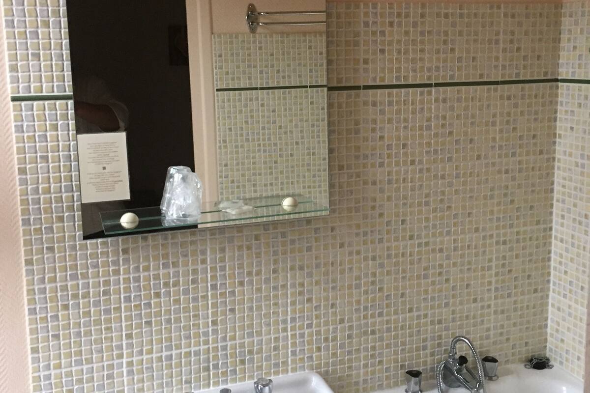 Habitación clásica doble | Escritorio, tabla de planchar con plancha, cunas gratuitas