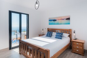 4 bedrooms, in-room safe, iron/ironing board, travel crib