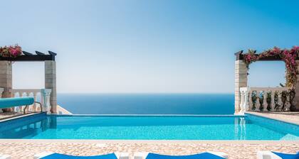 Blue Sea Villa. Calheta. Vue mer panoramique Silencieux. Climatisation. Parking. WIFI. Jardin