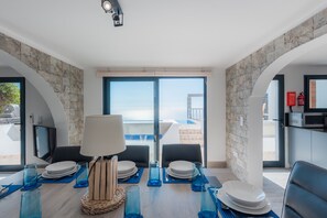Dining - Blue Sea Villa. Private Heated Pool. Magnificent Ocean view. Quiet. Garden. AC (Faja da Ovelha)