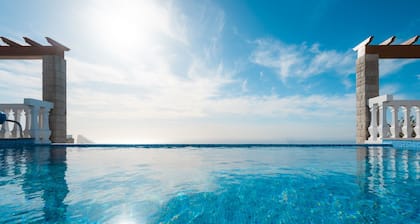 Blue Sea Villa. Calheta. Panoramablick auf das Meer. Ruhig. Klimaanlage. Parkplatz. W-LAN. Garten