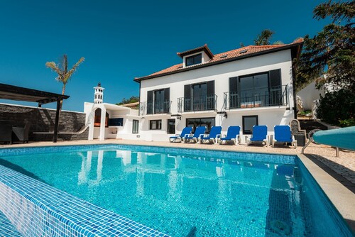 Blue Sea Villa. Private Heated Pool. Magnificent Ocean view. Quiet. Garden. AC