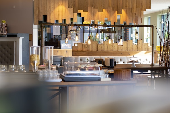 Daily buffet breakfast (EUR 14.90 per person)