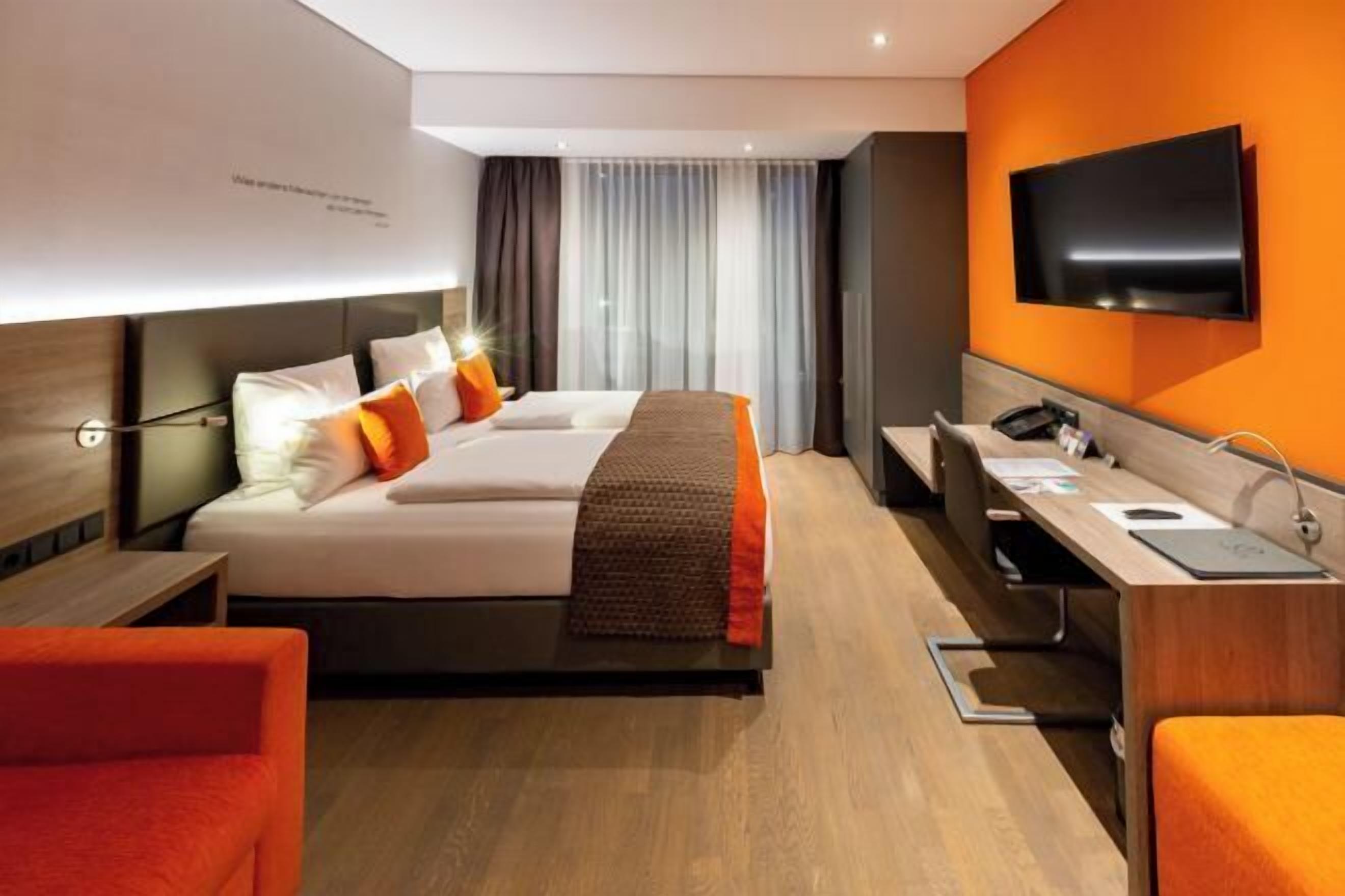 Premium bedding, in-room safe, desk, laptop workspace