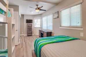 2 bedrooms, iron/ironing board, Internet, bed sheets