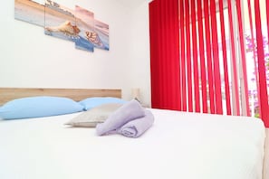 1 bedroom, internet, bed sheets