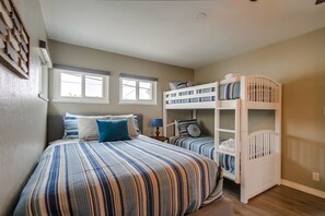3 bedrooms, iron/ironing board, Internet, bed sheets