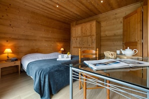 1 quarto, Wi-Fi de cortesia, roupa de cama