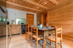 Dining - Appartement La Sauvageonne, Servoz (Chamonix), France (Servoz (Chamonix))