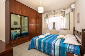 1 bedroom, iron/ironing board, WiFi, bed sheets - Sardinia-holiday The House Of The Puffer Fish (La Maddalena)