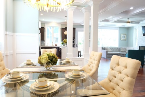 Luxury brand-new home mins away from Washington DC