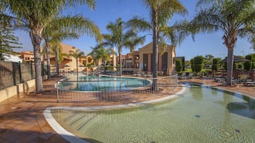 ์ํํธ (2 Bedrooms) | ํ๋ฉด๋