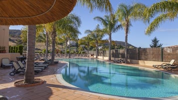 ์ํํธ (2 Bedrooms) | ํ๋ฉด๋