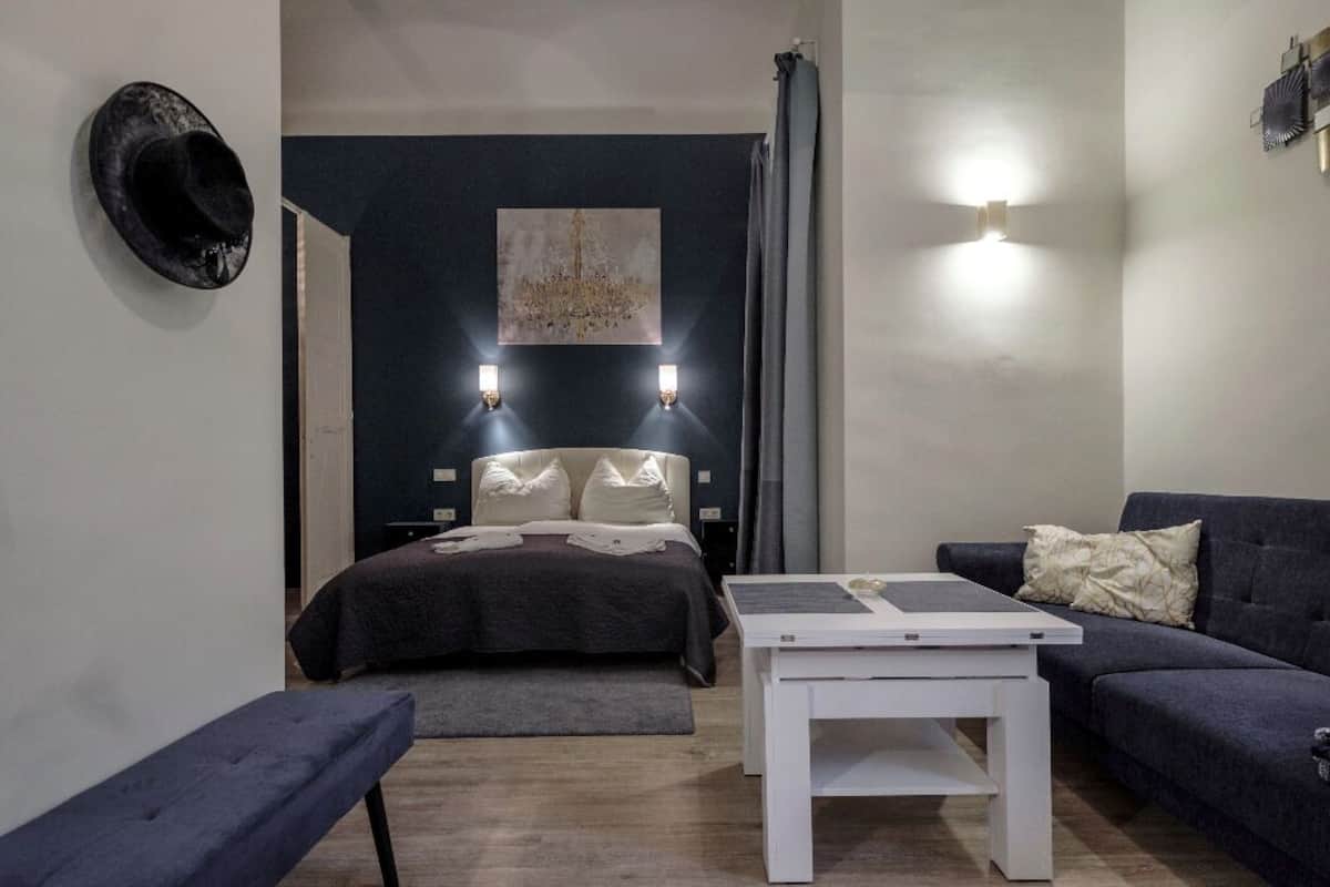 Romantische studio | Verduisterende gordijnen, geluiddichte muren