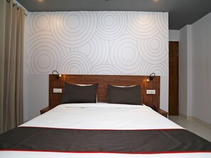 Standard Double Room | Free WiFi - Collection O 37926 Banquet Sector 52 (Gurugram)